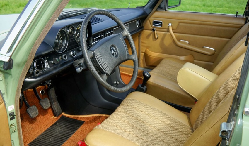 Mercedes W115 220D Interior