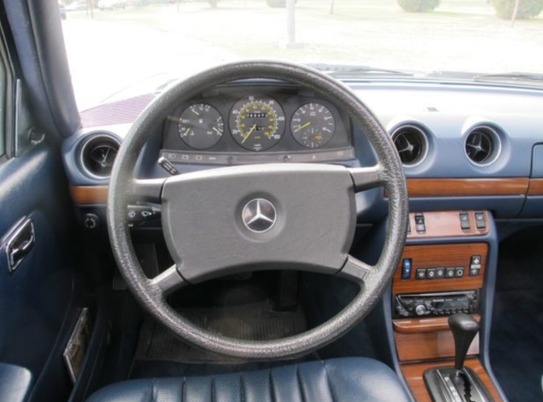 Mercedes W115 300D Interior